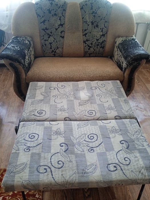 Продам раскладной диван.