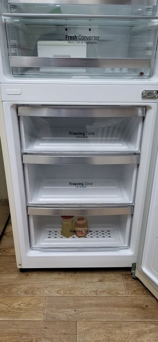 Продам Холодильник LG