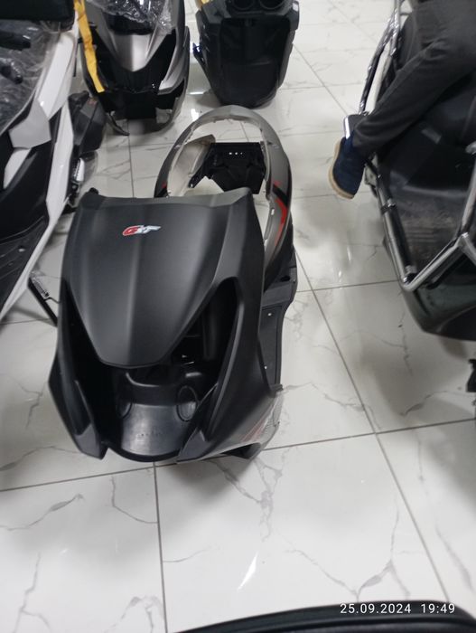 Skuter plastiklari bor va zapchastlari