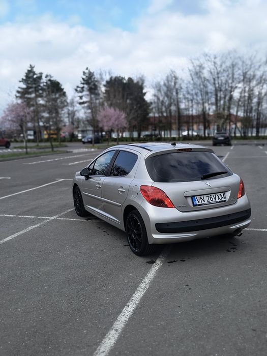 Vând Peugeot 207