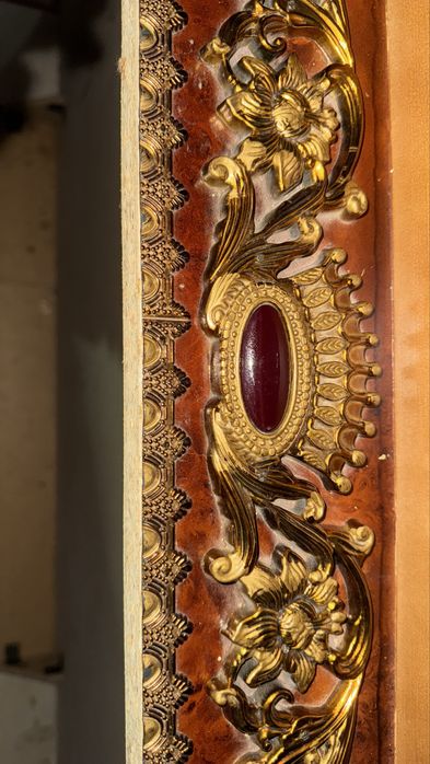 Сутлья и стол для гостиннлй