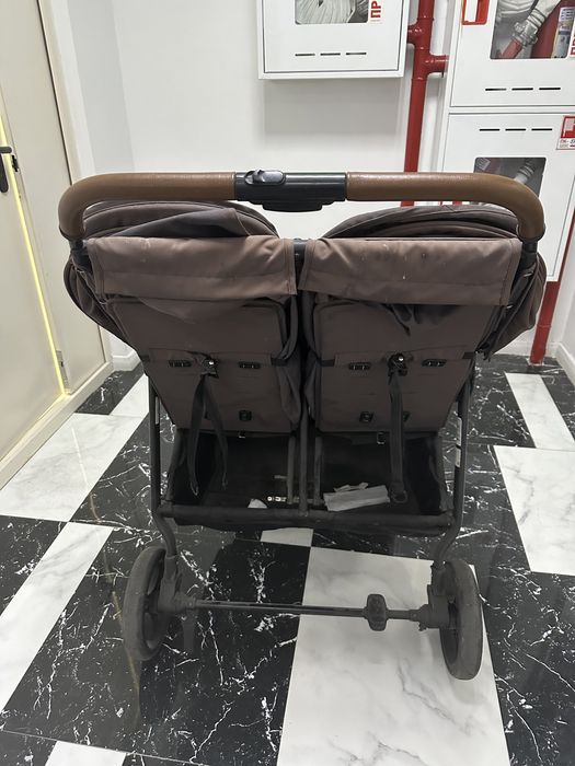 Коляска для двоинии