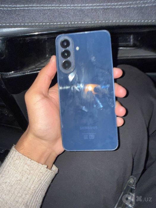 Samsung A57 5G. .