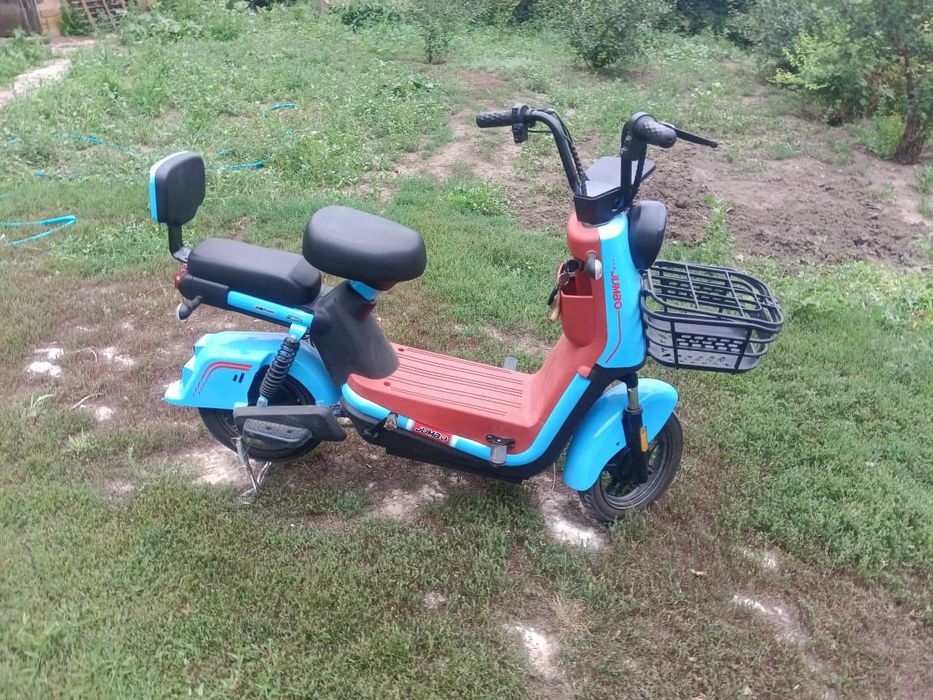 Электроскутер сатылады.