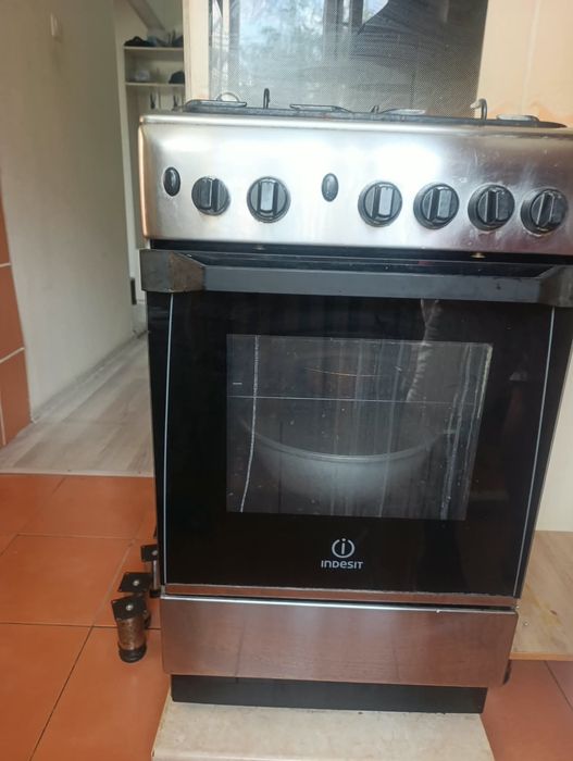 Продам газ плиту
