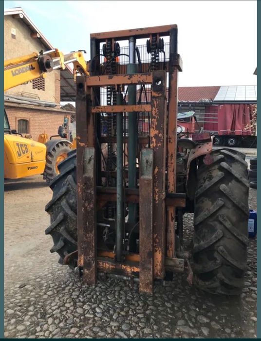 Încărcător în tiranti