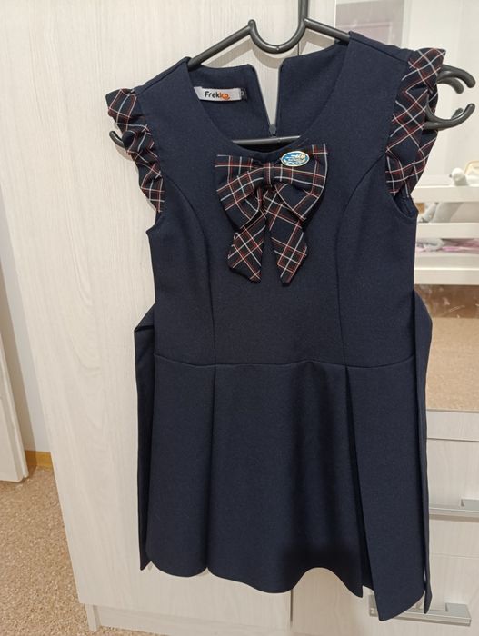 Продам школьный сарафан