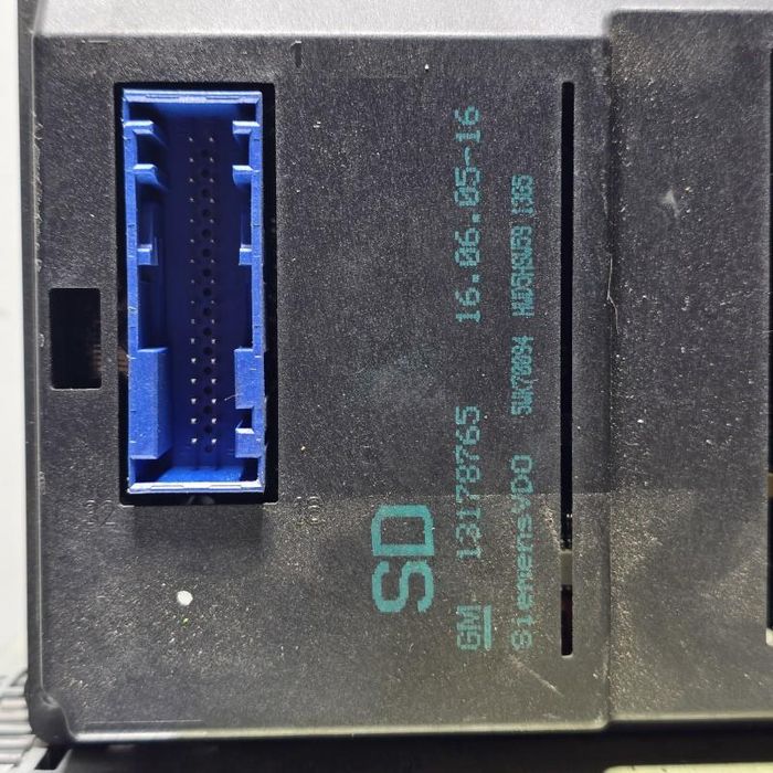 Unitate CD 30 radio cu ecran Opel Vectra C