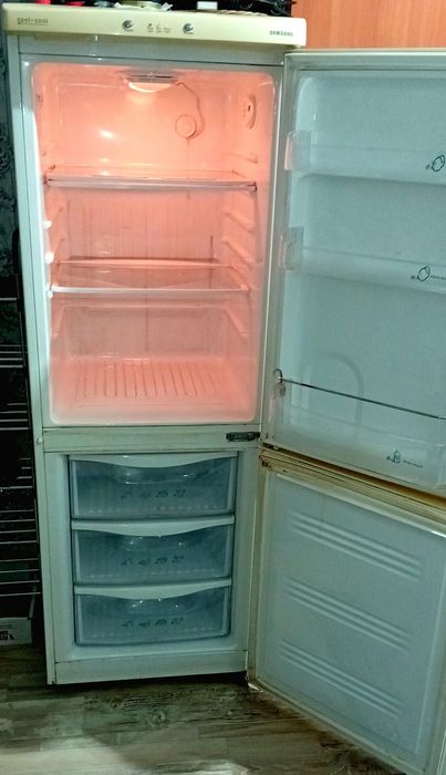Срочно Продам холодильник Samsung