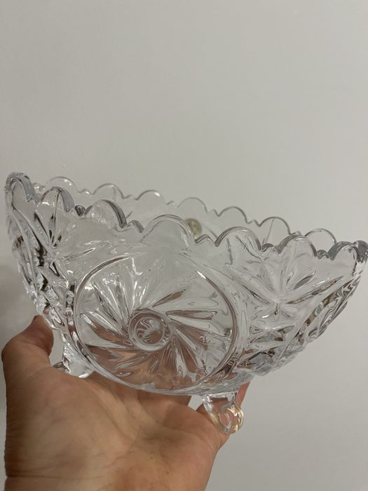 Вазу хрустальную продаю