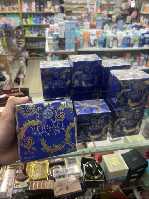 Versace yellow diamond Intense