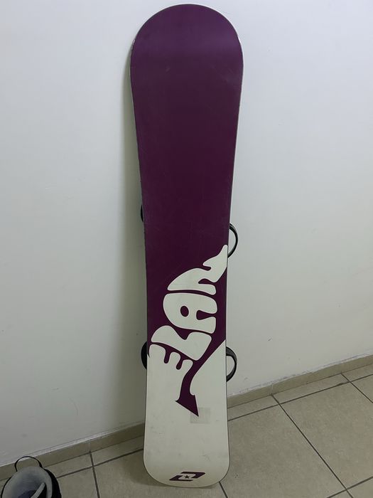 Продаю взрослый сноуборд с ботинками