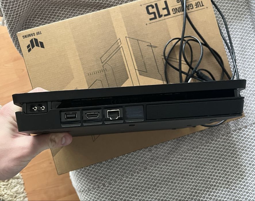 Vand PS4 Slim | 1TB  (Stare foarte buna)