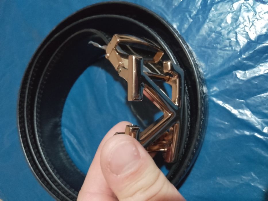 Vând curea nouă nouță