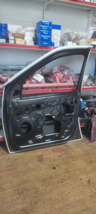 Дверь передний правый на Ларгус