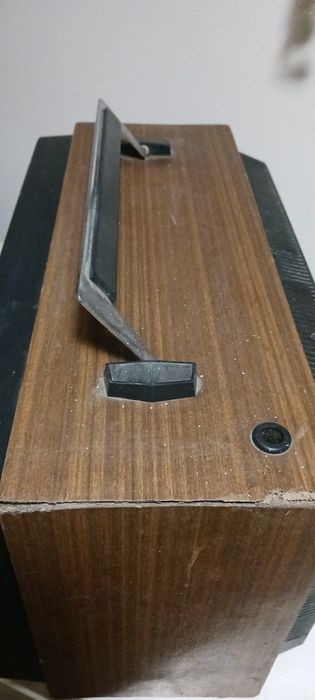 Vind televizor sport 2 bucati unul este functional