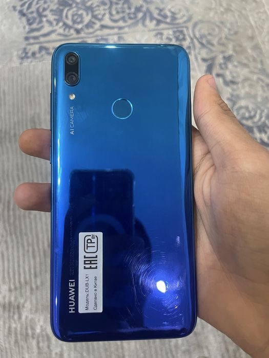 Продам телефон Huawei Y7 2019