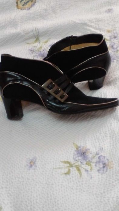 Продам обувь  и куртки недорого б/у