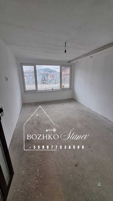 Продавам къща в гр. Долни Чифлик