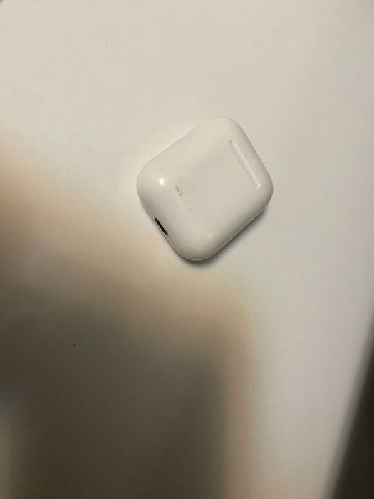 Продам Airpods 2 кейс (ОРИГИНАЛ)