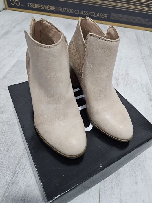 Обувки и боти и ботуш