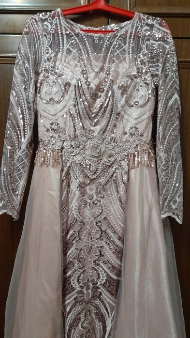 Vechirniy kuylak sotiladi