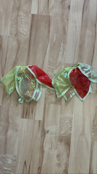 Продам очень красивый для девочки костюм