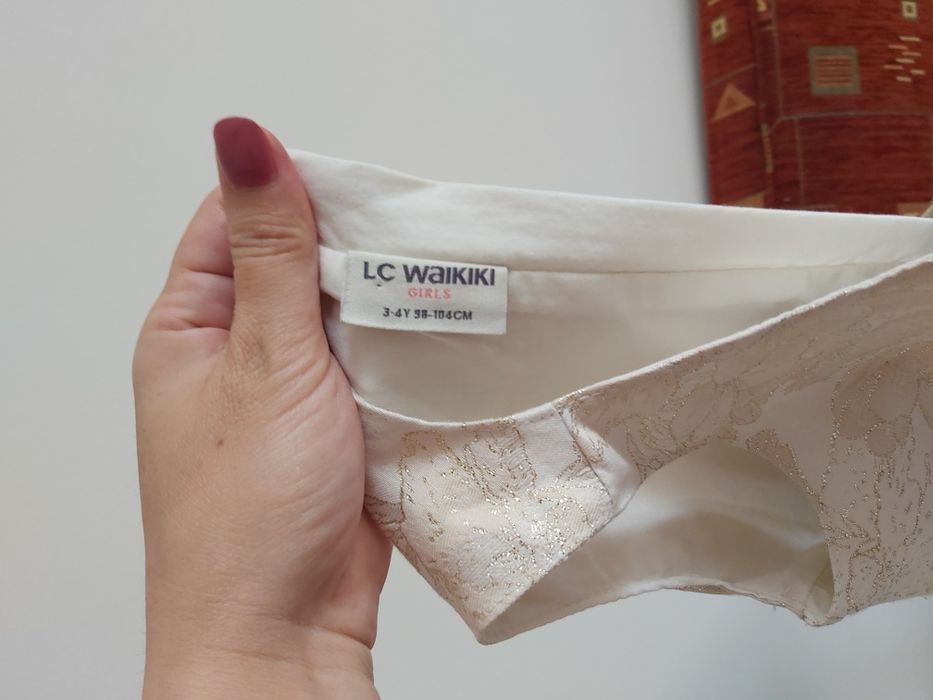 Rochiță pentru fetița