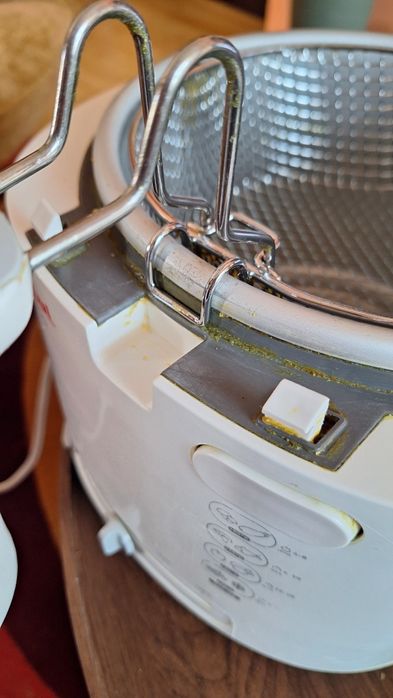 Фритюрник Tefal.