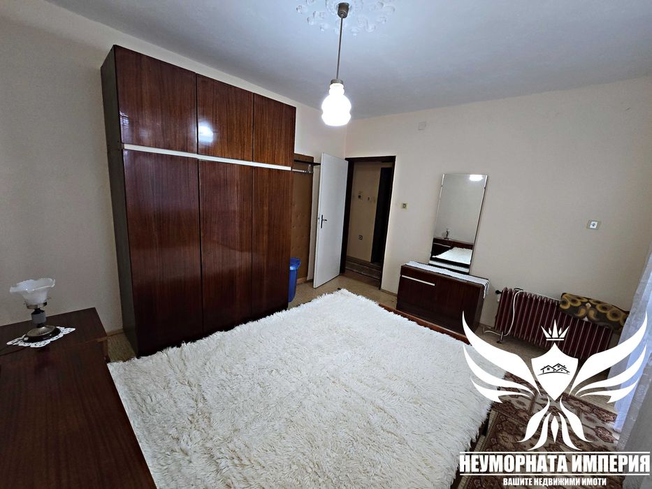 Продавам четиристаен апартамент 94кв. 1ет. гр.Асеновград, кв.Изток