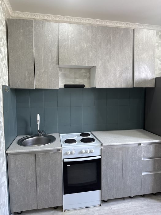 Продам кухонный гарнитур 2м + плита