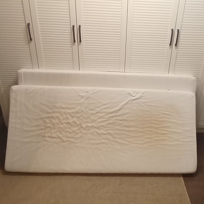 Продам кровать (с матрасами)