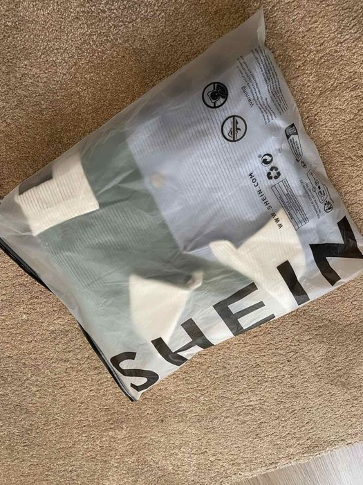 Риза от Shein S размер, нова