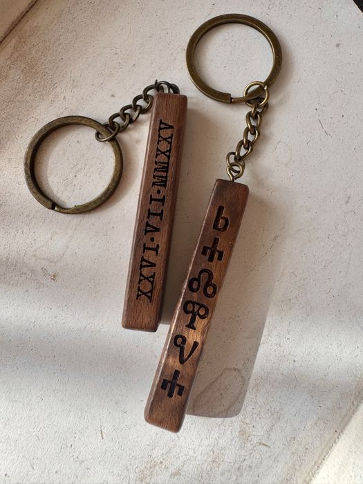 персонализиран гравиран дървен ключодържател