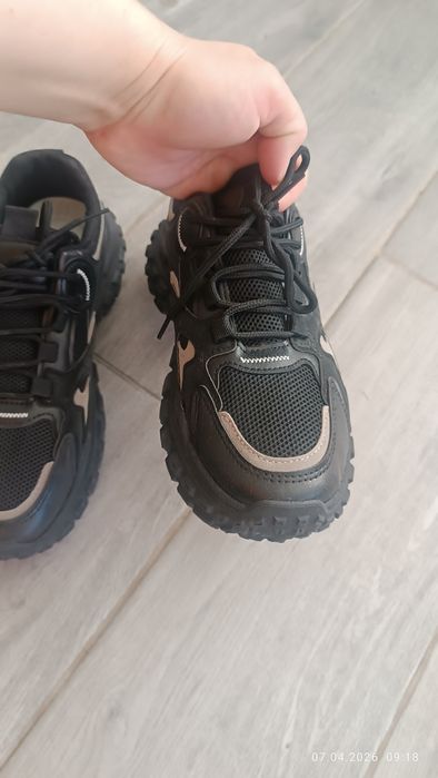 Кроссовки черные 41р