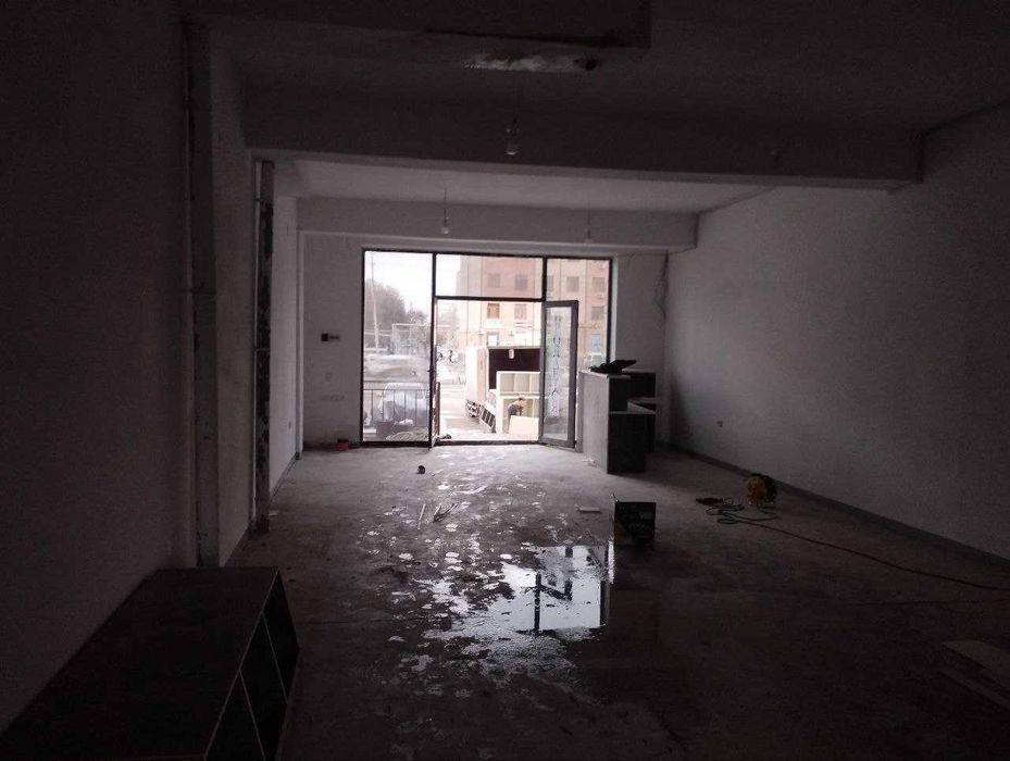 Ер тўласига ва 1 хона квартираси ичида бўлган магазин сотилади.