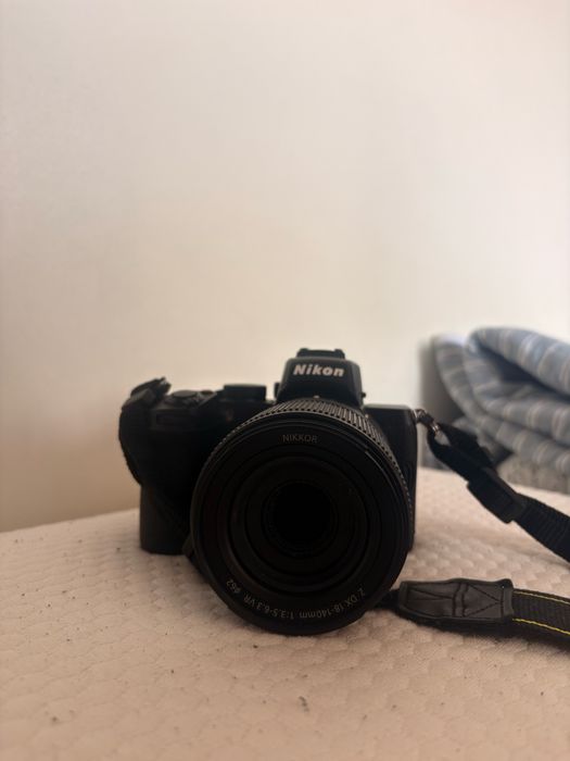 Nikon Z50 cu obiectiv NIKKOR Z DX 18-140mm f/3.5-6.3 VR.