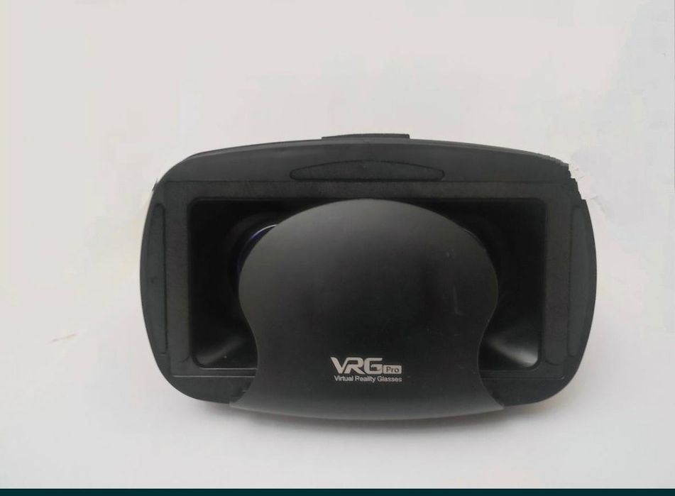 VR очки чёрного цвета