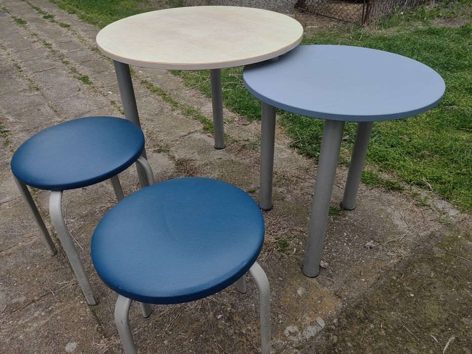 Уникална бутикова маса 2 в 1 със две табуретки