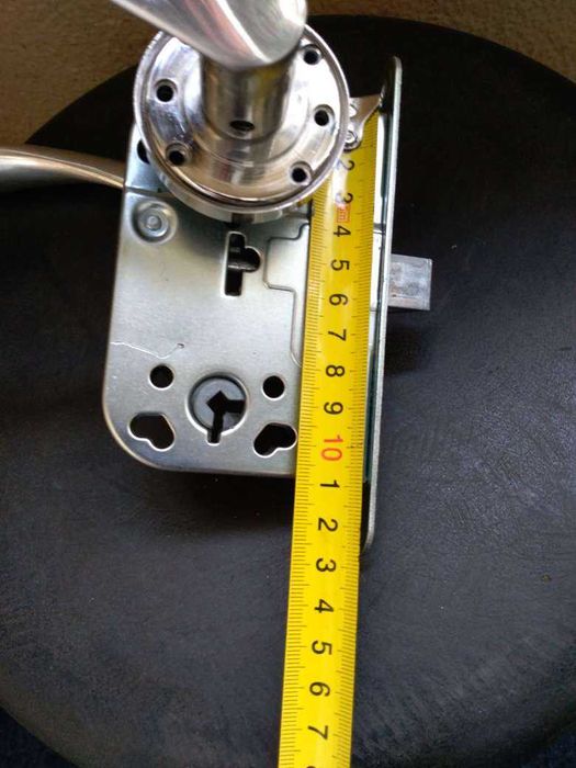 Брава за врата--