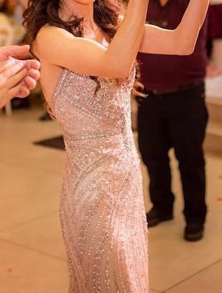 Продавам дълга официална рокля