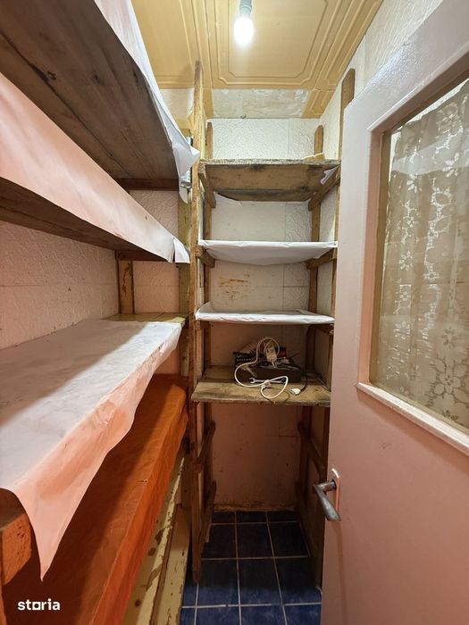 Apartament 3 camere, etaj 2, semidecomandat - Piata Doina