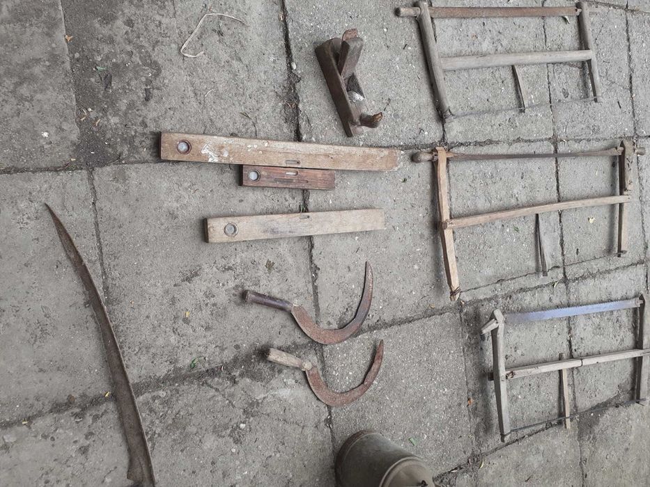 Vand Obiecte de lucru  Taranesti din lemn model Rustic