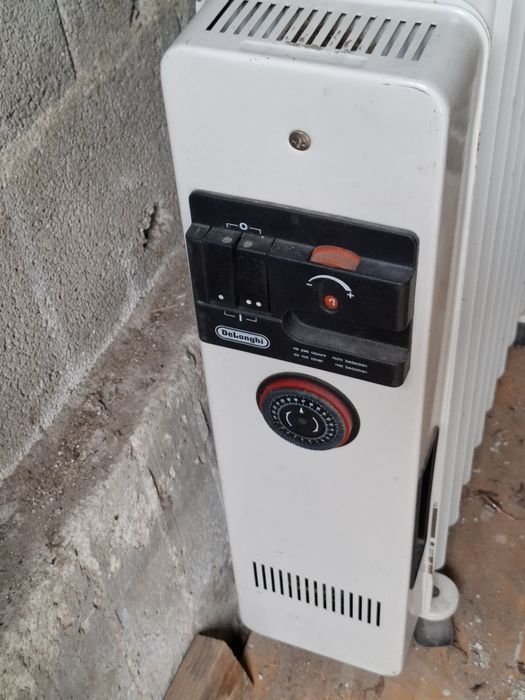 Продавам маслен радиатор Delonghy.