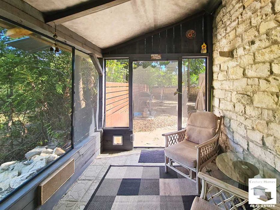 145307 Реновирана къща с добре аранжиран двор в с. Полски Сеновец