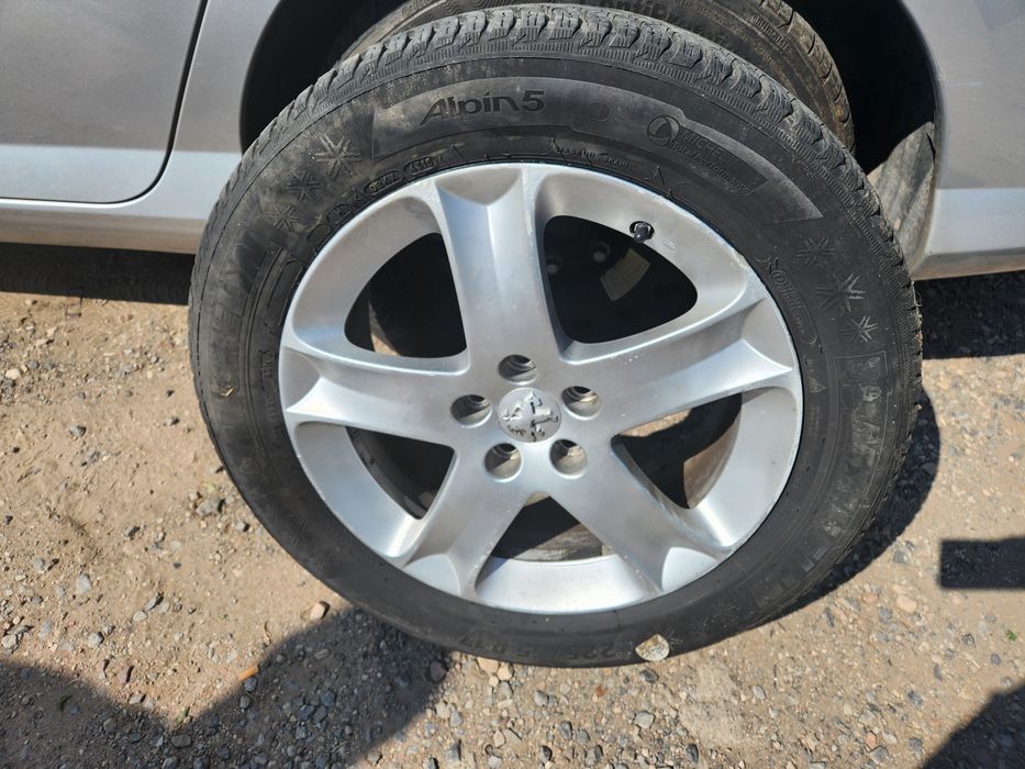 За Части Peugeot 407 2.2 hdi 2007 година