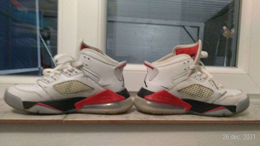 Nike  Jordan Mars 270