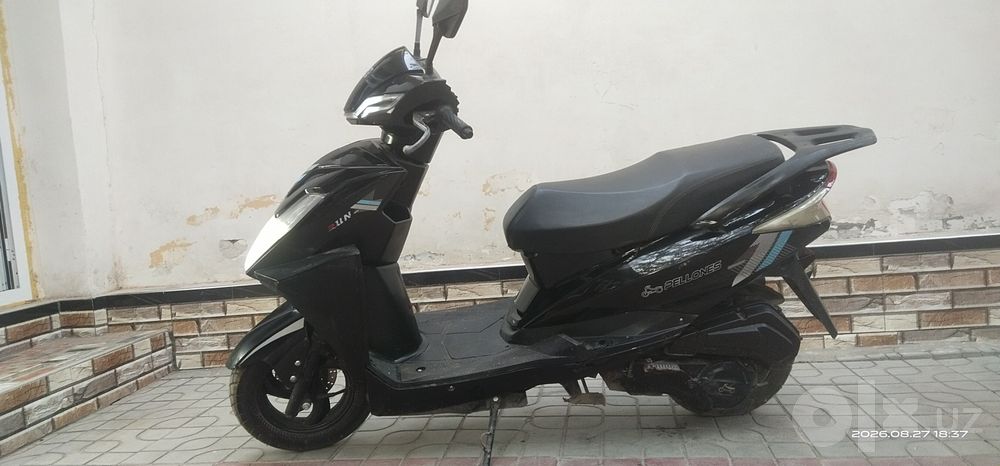 125 cub skuter sotiladi