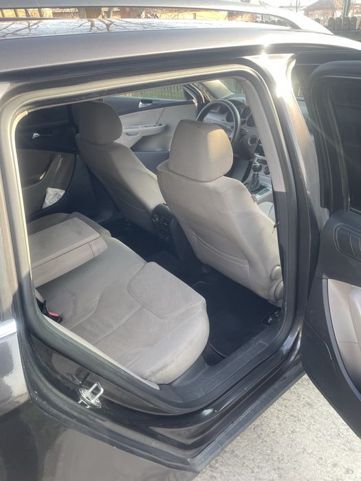 Vand pasat  motor 2 litri pret 1900 euro