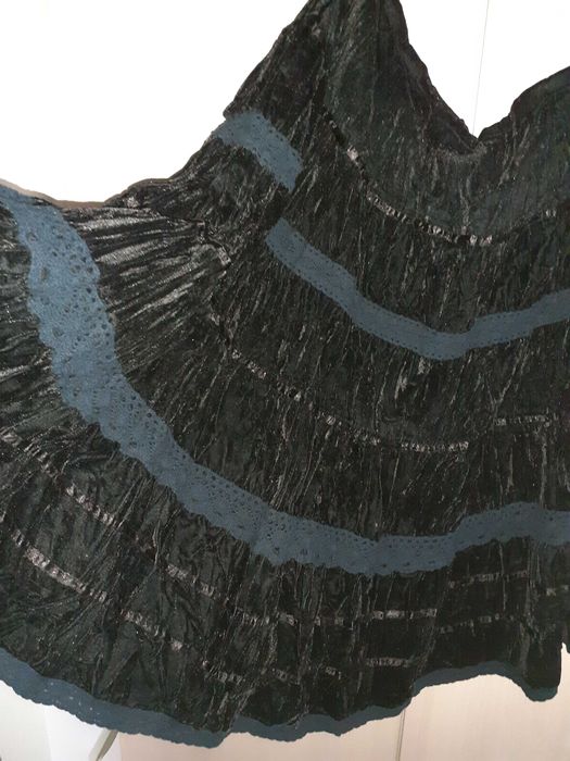 Fusta din catifea si dantela